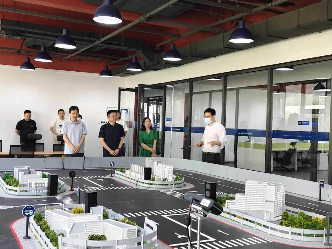 上海行健职业学院一行到访东软教育科技集团参观研讨